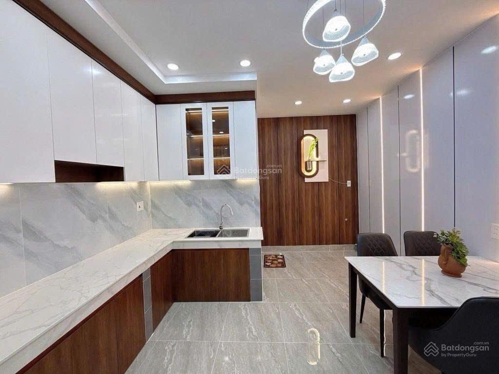 Bán nhà ngay nguyễn kiệm, phú nhuận. sổ riêng.  0984 555 ***