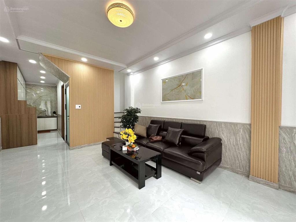 Nhà phan xích long chủ lớn tuổi bán về quê với hẻm 7m, nhà đang có dòng tiền, full nội thất, shr