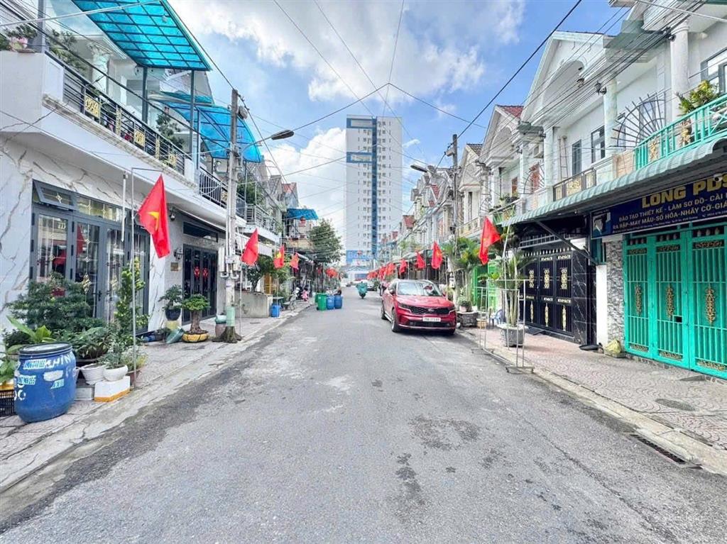 2 tỷ 5. 1 căn hiếm gặp tại vincom dĩ an  bình dương  giá tốt mua làm tài sản