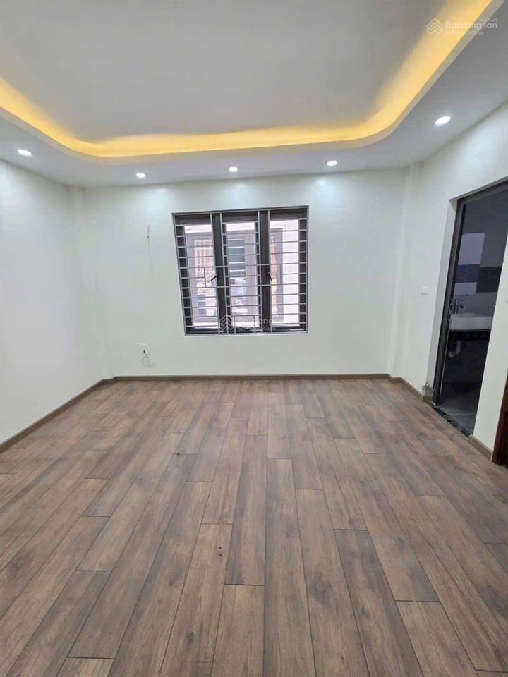Bán nhà 4tx32m2 biên giang, đường ql6, 10m ô tô đậu. 1,5km bến xe yên nghĩa giá 3,5 tỷ