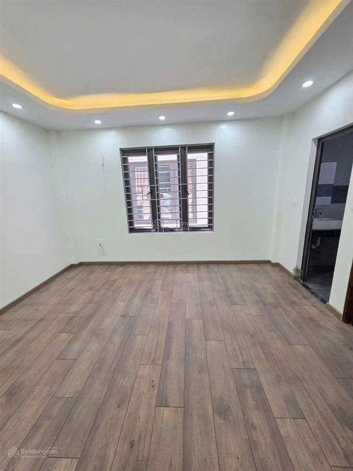 Bán nhà 4tx46m2 ô tô đậu gần nhà ngay chục chính  vành đai 4  1km uỷ ban đông la giá 3,5 tỷ