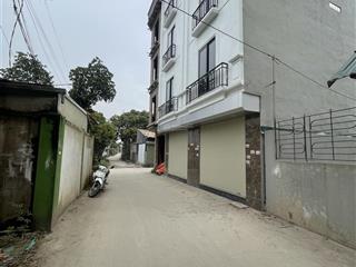 Bán nhà 4tx34m2 ô tô đỗ cửa, 300m trạm xe buýt, gần trường c1,c2  10p bến xe yên nghĩa giá 2,8 tỷ