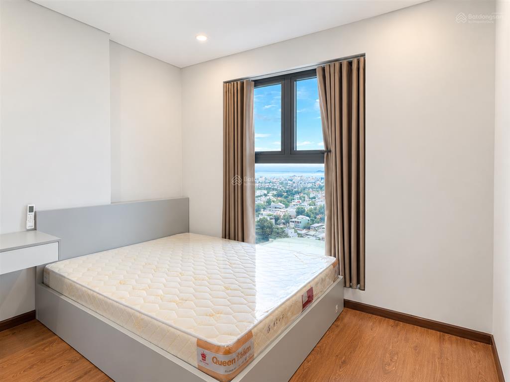 Căn hộ mới view biển, gần siêu thị, 2 phòng ngủ, 2wc