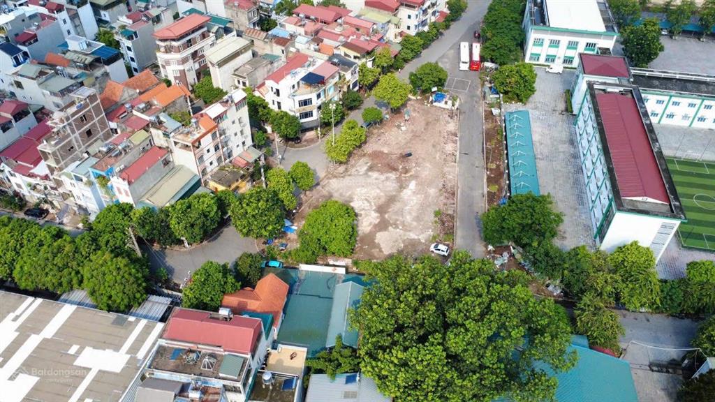 Bán đất voi phục  2 mặt tiền trước sau đều vỉa hè, ô tô tránh