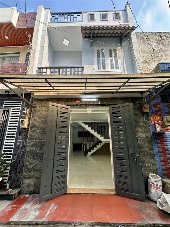 Bán nhà giáp quận 1 đường bến vân đồn quận 4 kế trường đặng trần côn. 1 trệt 1 lầu giá 2tỷ4 hẻm oto