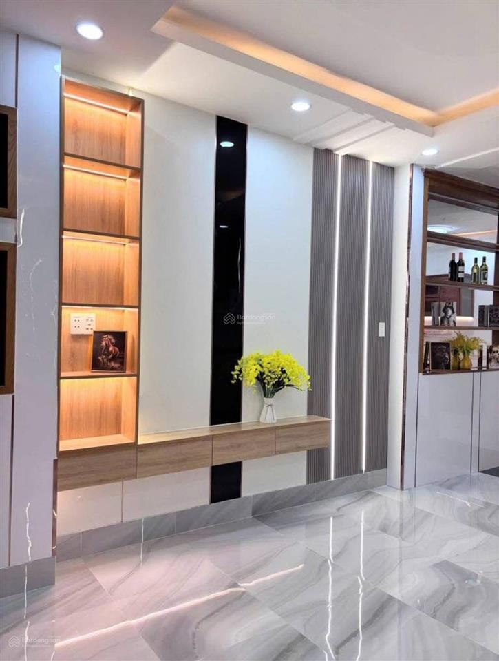 Bớt lộc 100tr chủ cần bán nhà chử đồng tử, p7, tân bình còn mới giá 2tỷ300, gần ngã tư bảy hiền
