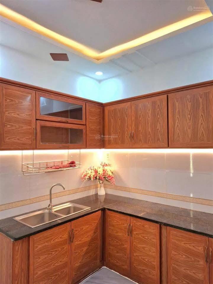 Bớt lộc 100tr chủ cần bán nhà chử đồng tử, p7, tân bình còn mới giá 2tỷ300, gần ngã tư bảy hiền