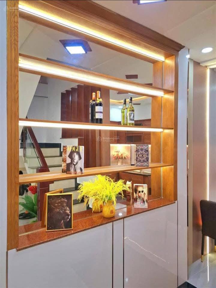 Bớt lộc 100tr chủ cần bán nhà chử đồng tử, p7, tân bình còn mới giá 2tỷ300, gần ngã tư bảy hiền