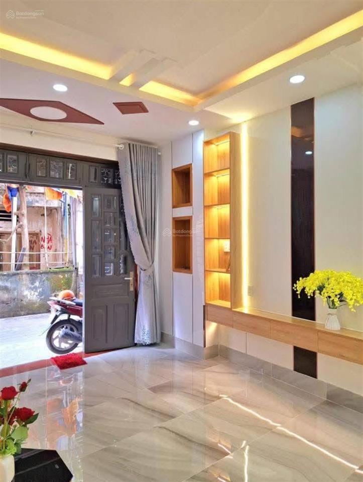 Bớt lộc 100tr chủ cần bán nhà chử đồng tử, p7, tân bình còn mới giá 2tỷ300, gần ngã tư bảy hiền