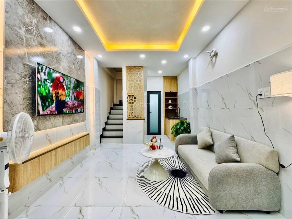 Bán nhà mới giá 4tỷ650 sát mặt tiền đường trần hữu trang, phường 10, phú nhuận. diện tích 68m2.