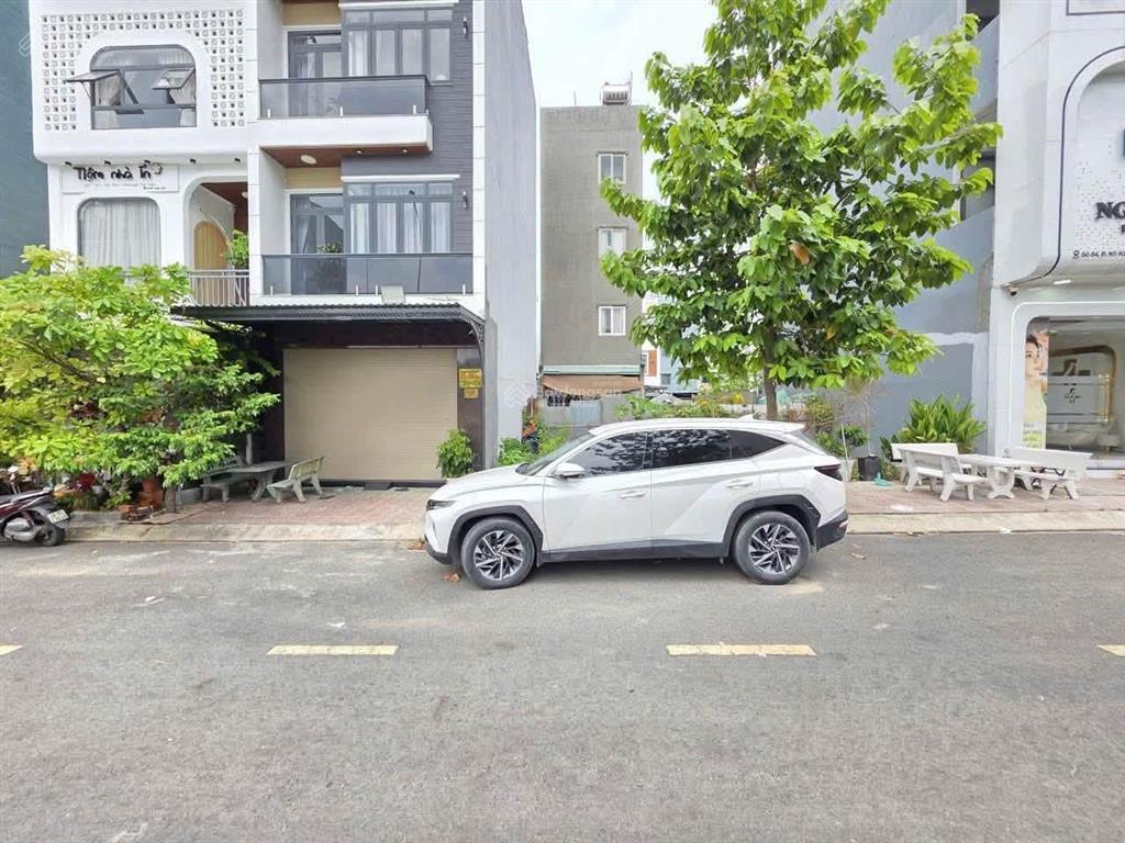 Bán đất nền mặt tiền đt 743a, an bình, dĩ an cũ giá chỉ 999triệu cách làng đại học 3 phút. sổ riêng