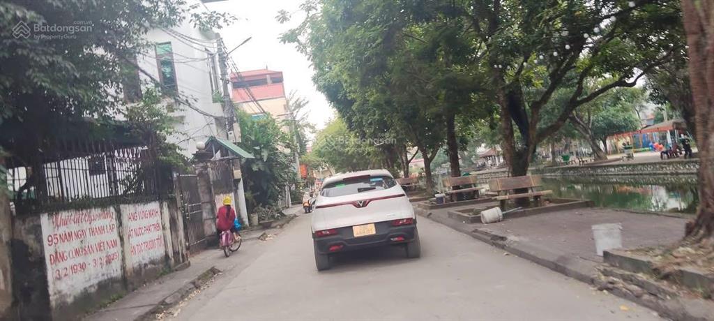 Bình vọng văn bình thường tín. dt57,1m mt4,5m giá 6,2 tỷ.đường thông ô tô chạy vòng quanh bám ql1a