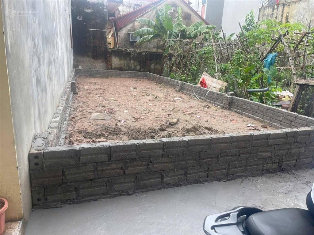 Bình vọng văn bình thường tín. dt57,1m mt4,5m giá 6,2 tỷ.đường thông ô tô chạy vòng quanh bám ql1a