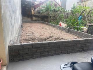 Bình vọng văn bình thường tín. dt57,1m mt4,5m giá 5,7tỷ.đường thông ô tô chạy vòng quanh bám ql1a