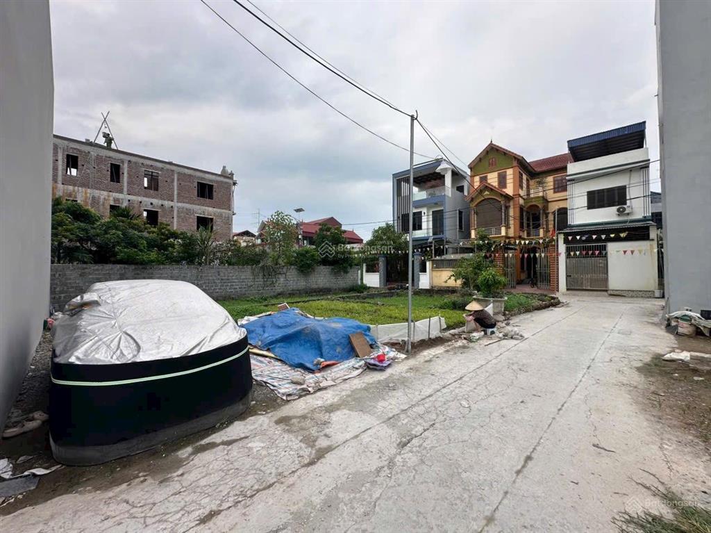 Siêu phẩm tại xâm động, hồng vân dt 43.5m2. mt=hậu 5m giá 3,65 tỷ trước nhà ô tô chạy thông