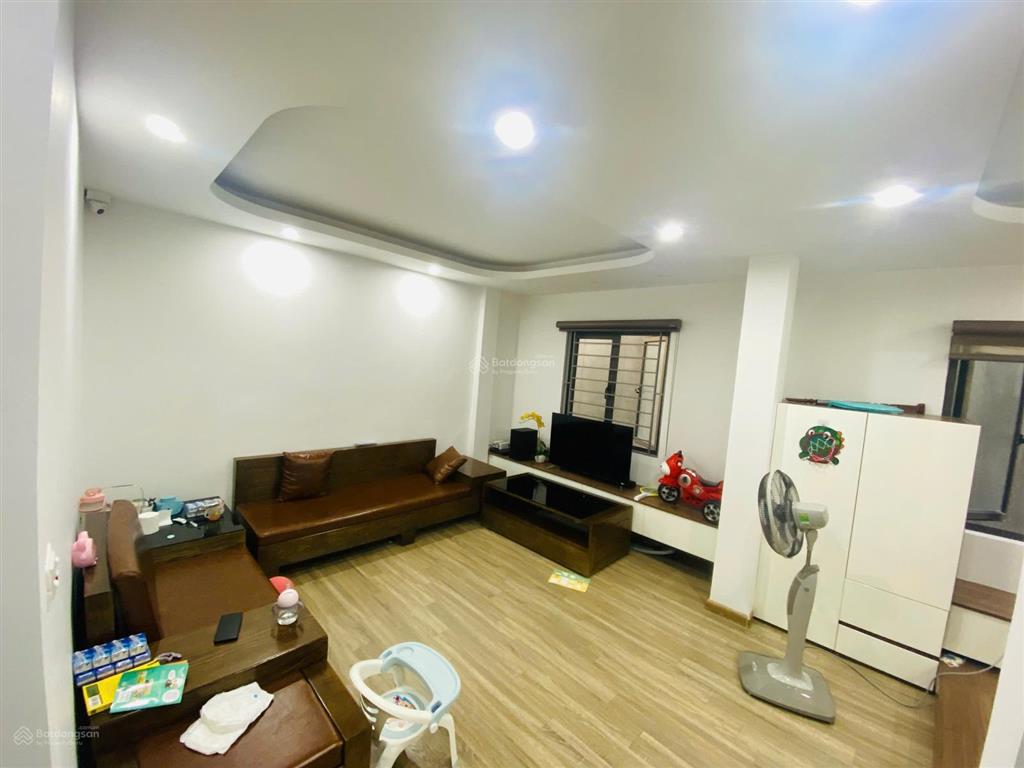 Nhà huỳnh cung xã đại thanh dt 30.1m2, mt 5,66m giá 6,35 tỷ 3pn, 3wc, 4 tầng. cách 1 nhà ra đường