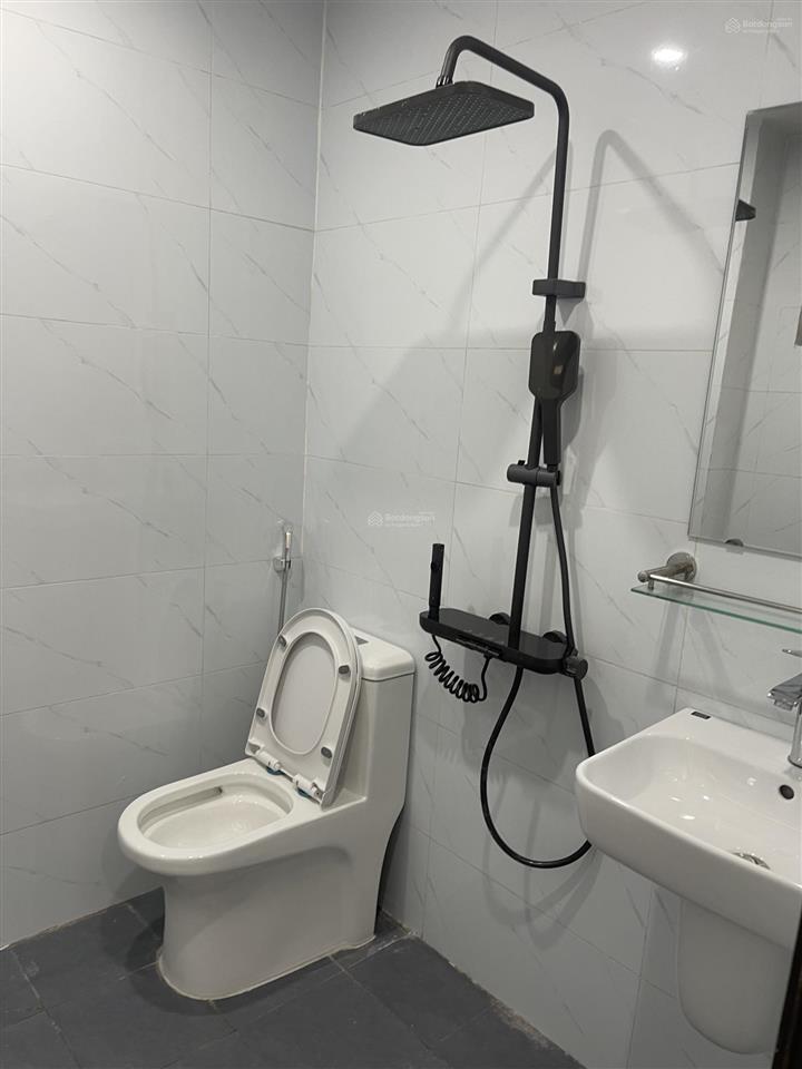 Nhà tựu liệt hoàng liệt hà nội dt 43m2 mt 6,4m giá 6,65 tỷ. nhà 3t 1 tum đủ công năng có chỗ để oto