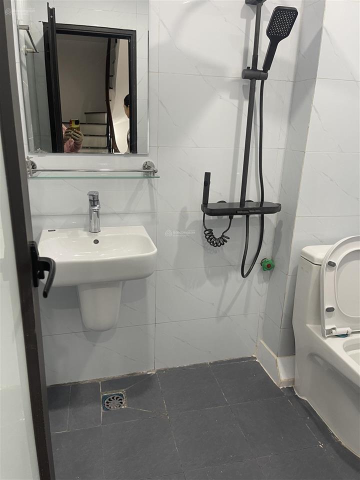 Nhà tựu liệt hoàng liệt hà nội dt 43m2 mt 6,4m giá 6,65 tỷ. nhà 3t 1 tum đủ công năng có chỗ để oto