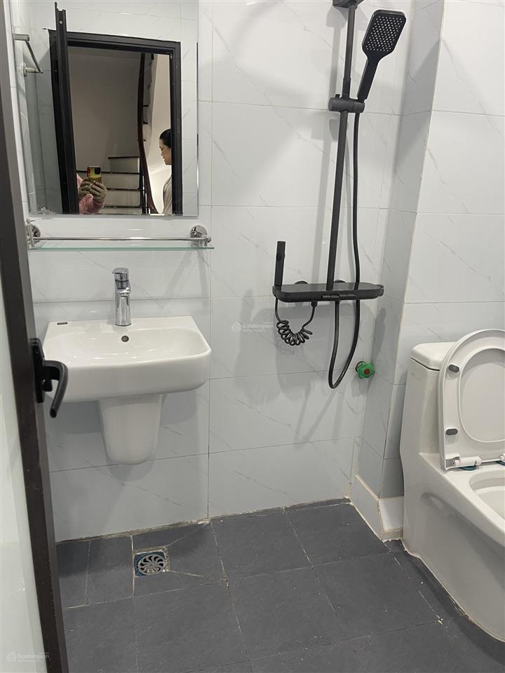 Nhà tựu liệt hoàng liệt hà nội dt 43m2 mt 6,4m giá 6,65 tỷ. nhà 3t 1 tum đủ công năng có chỗ để oto