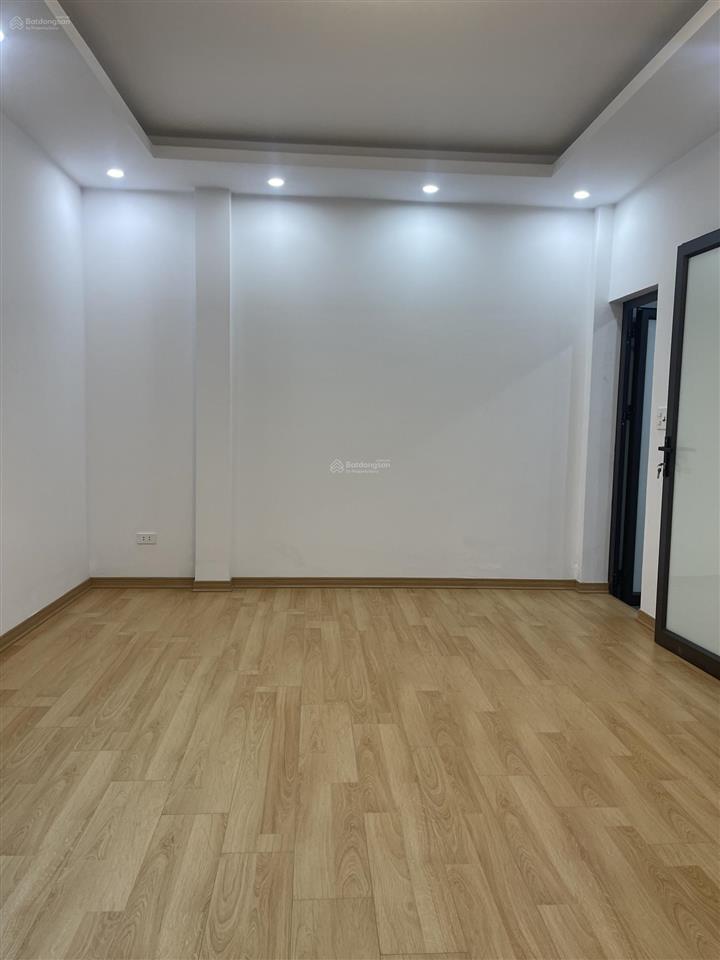 Nhà tựu liệt hoàng liệt hà nội dt 43m2 mt 6,4m giá 6,65 tỷ. nhà 3t 1 tum đủ công năng có chỗ để oto
