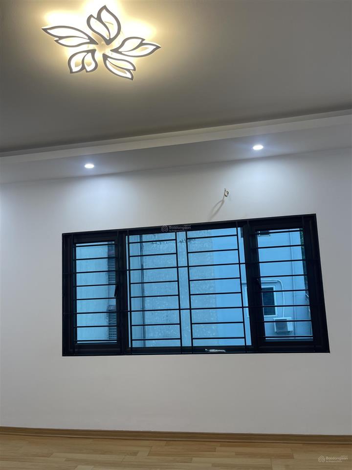Nhà tựu liệt hoàng liệt hà nội dt 43m2 mt 6,4m giá 6,65 tỷ. nhà 3t 1 tum đủ công năng có chỗ để oto