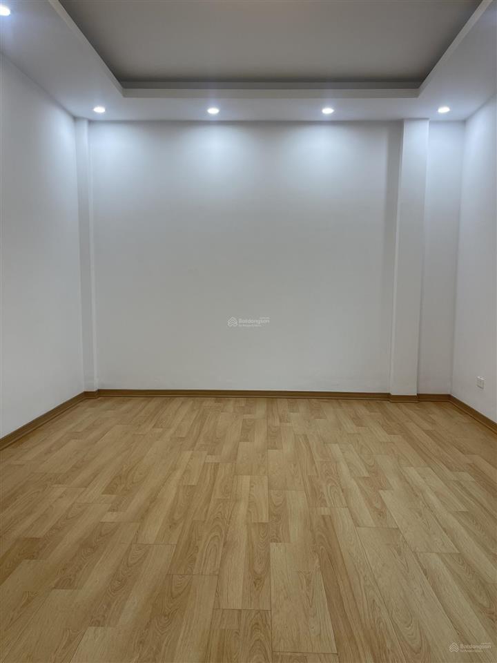 Nhà tựu liệt hoàng liệt hà nội dt 43m2 mt 6,4m giá 6,65 tỷ. nhà 3t 1 tum đủ công năng có chỗ để oto