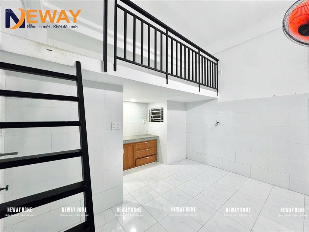 Phòng trọ gác cao giá rẻ  siêu rộng  cửa sổ kính siêu sáng  thoáng ngay aeon mall tân phú 1  3p