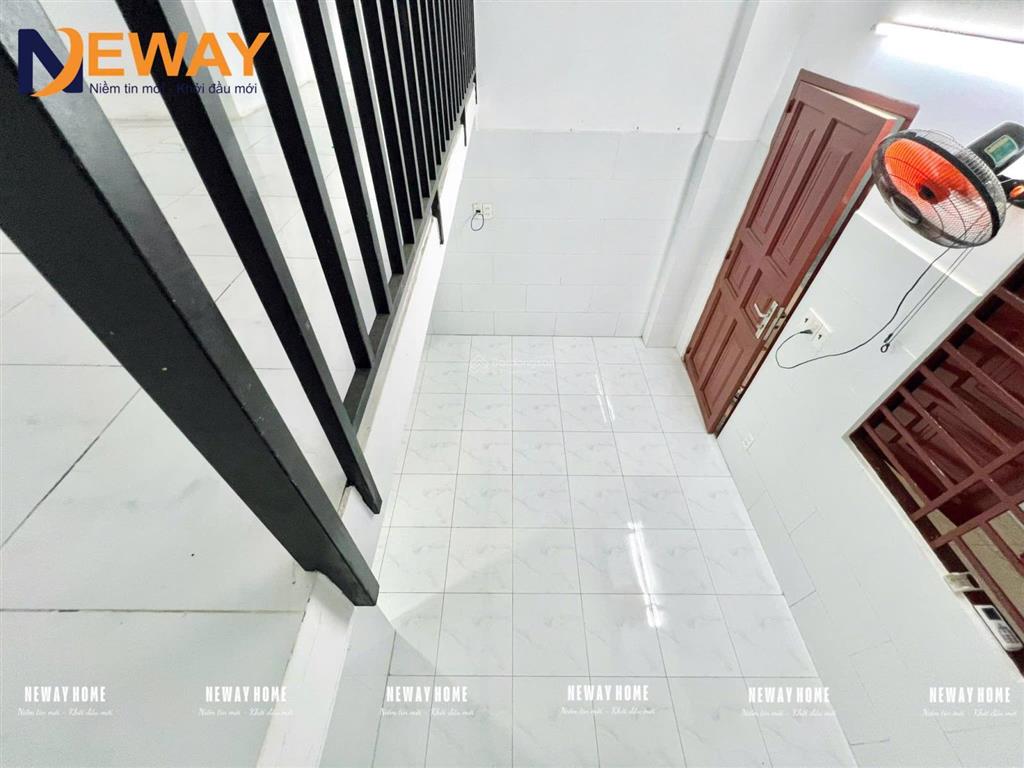 Phòng trọ gác cao giá rẻ  siêu rộng  cửa sổ kính siêu sáng  thoáng ngay aeon mall tân phú 1  3p