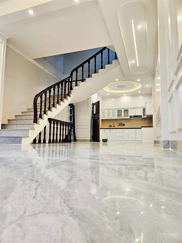 Nhà lai xá phân lô vỉa hè ô tô tránh 68m, dân xây 5 tầng, sát ql32, gần metro