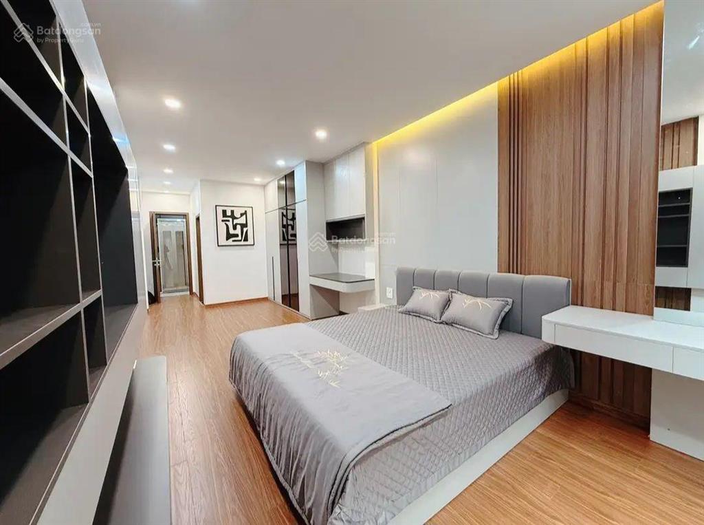 Bán nhà ngã tư trạm trôi. 5 tầng thang máy, ô tô qua nhà hiếm trong khu vực hơn 8 tỷ