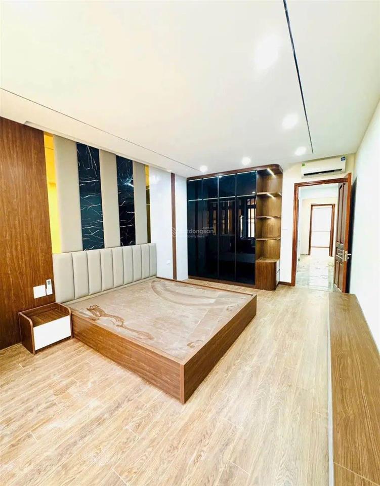 Siêu hiếm tđc sát đh công nghiệphà nộ, phân lô vỉa hè. 70m, 5 tầng, nhỉnh 12 tỷ.
