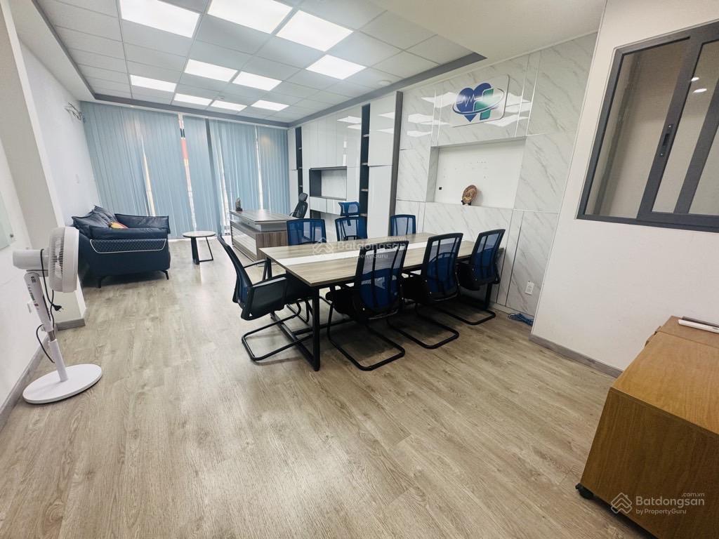 Bán nhà mặt tiền + thang máy  ngay sân bay tân sơn nhất  mở văn phòng công ty kinh doanh đẹp .