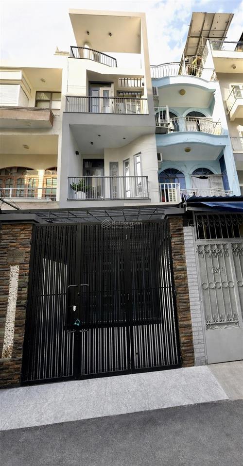 Quận 10  3 tháng 2 65m2 cạnh công an quận  đường 8m ô tô tránh nhau .