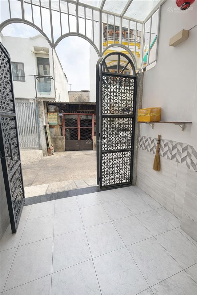4 tầng trần văn quang vài bước là âu cơ  hẻm sạch đẹp thông  chuẩn pháp lý nhỉnh 5 tỷ .