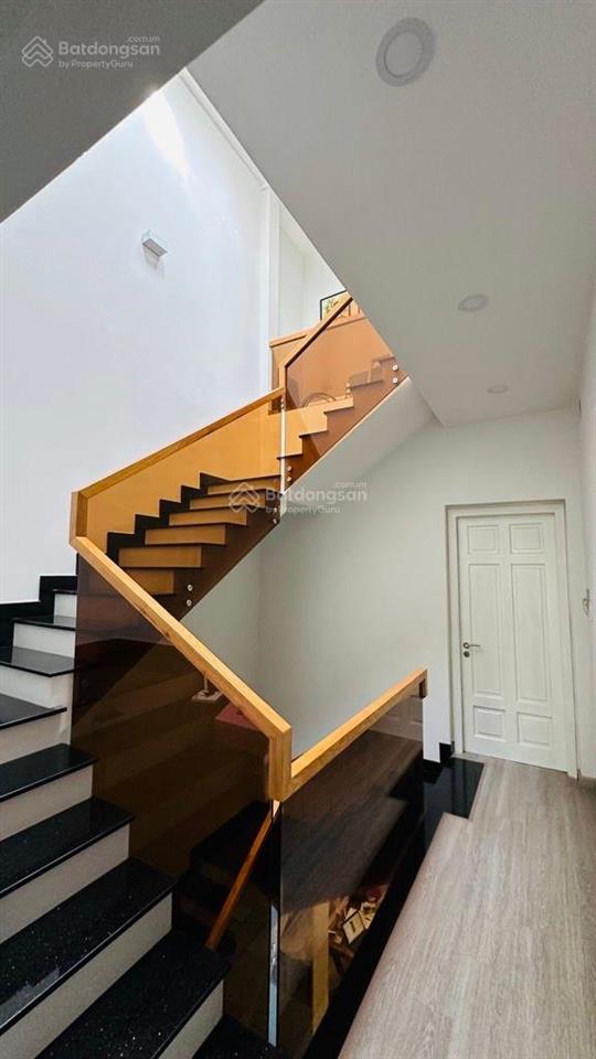 Bán nhà cộng hòa ngay tòa nhà etown 2  95m² ô tô ngủ nhà  nội thất cao cấp giao dịch ngay.