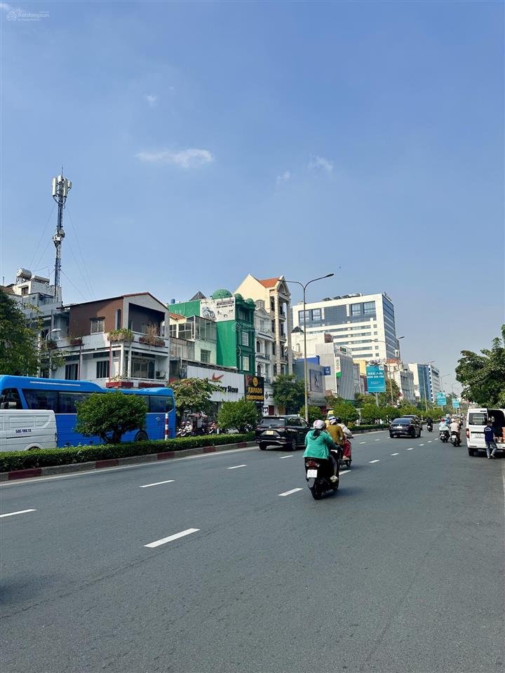 Bán nhà cộng hòa ngay tòa nhà etown 2  95m² ô tô ngủ nhà  nội thất cao cấp giao dịch ngay.