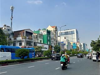 Bán nhà cộng hoà ngay tòa nhà etown 2  95m2 ô tô ngủ nhà  nội thất cao cấp giao dịch ngay .