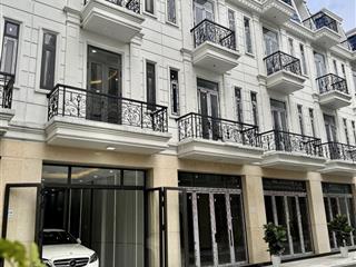 Kiến trúc pháp an ninh 24/7  giáp quận 10 khu compound công viên sát nhà 12 tỷ hơn .