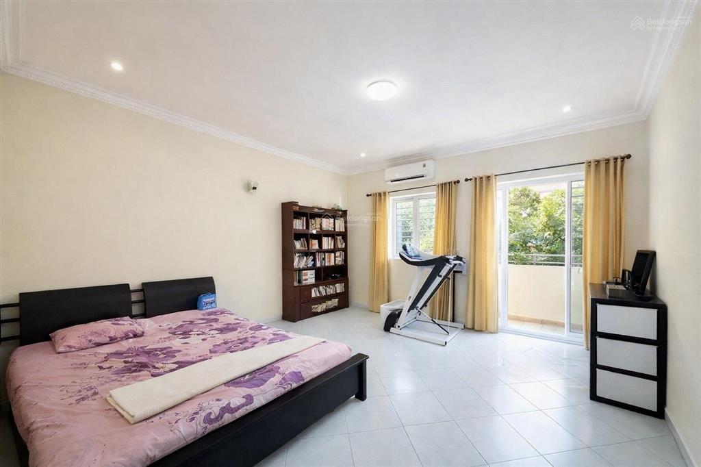 Vài bước quận 10  khu nhà nội bộ 200m2  ô tô đổ sân rộng mênh mông  an ninh bảo vệ 24/7 .