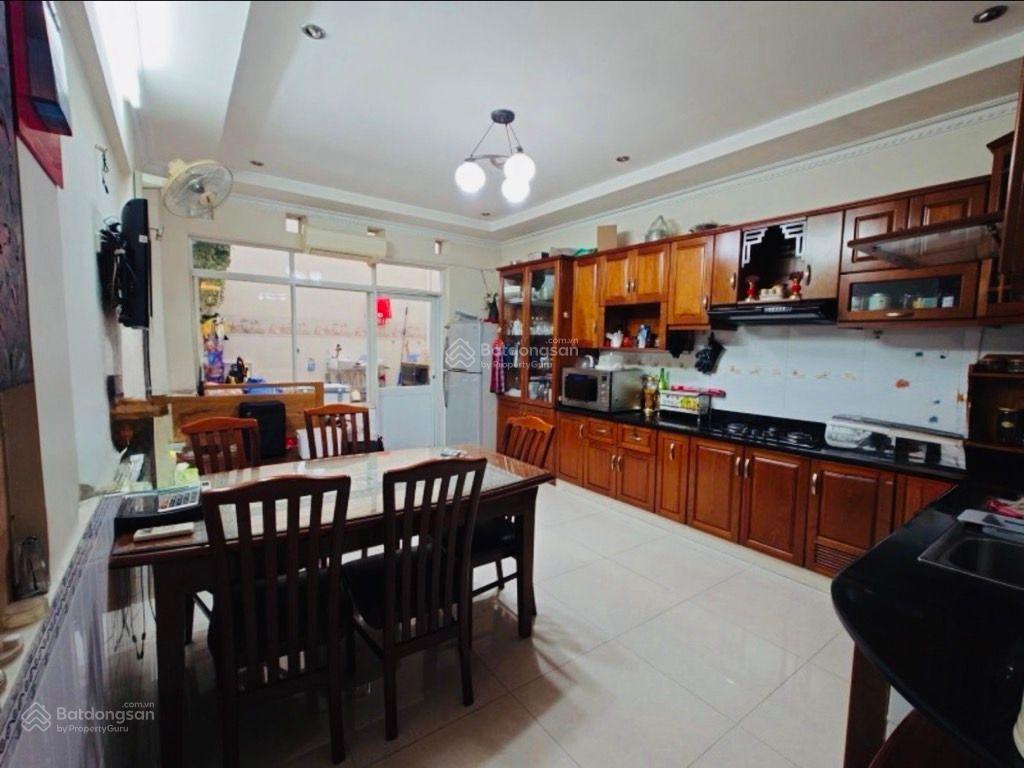 Vài bước quận 10  khu nhà nội bộ 200m2  ô tô đổ sân rộng mênh mông  an ninh bảo vệ 24/7 .