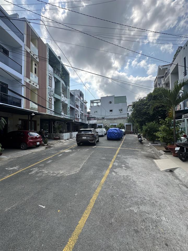 Vài bước quận 10  khu nhà nội bộ 200m2  ô tô đổ sân rộng mênh mông  an ninh bảo vệ 24/7 .