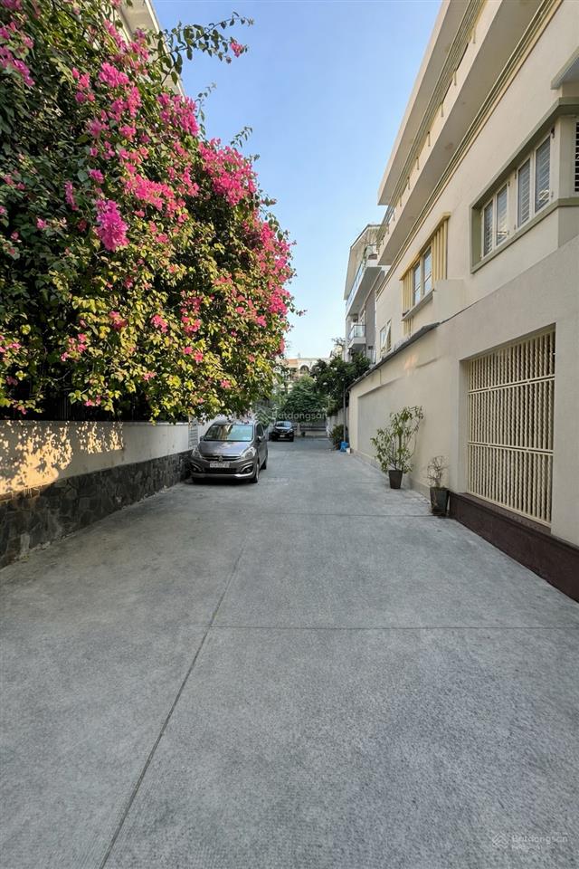 Khu biệt thự cao cấp nguyễn chí thanh 8 x 20 vuông vức  4 tầng thang máy nhập  5pn master garage