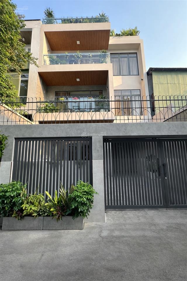 Khu biệt thự cao cấp nguyễn chí thanh 8 x 20 vuông vức  4 tầng thang máy nhập  5pn master garage