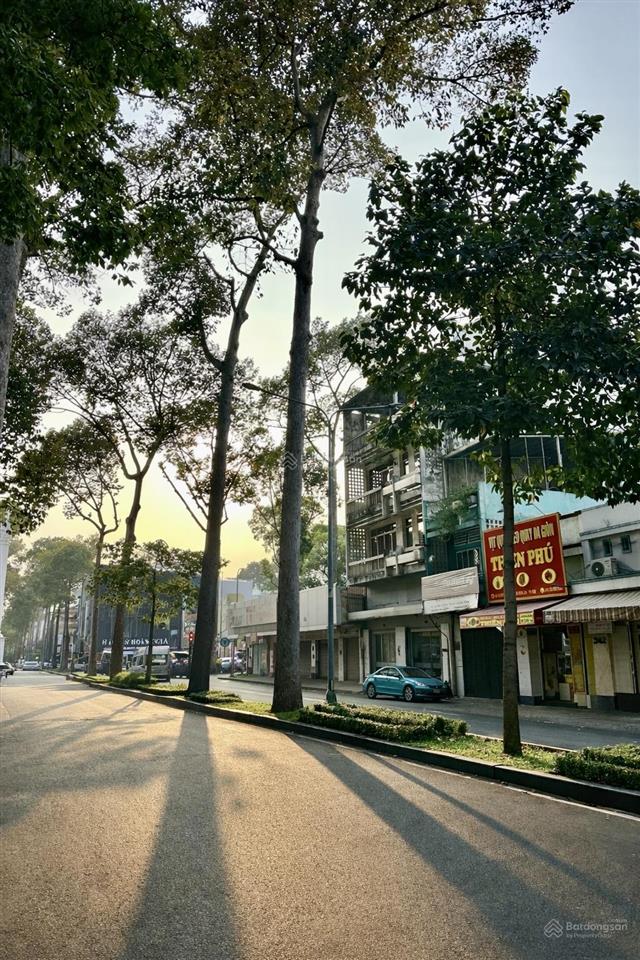 Khu biệt thự cao cấp nguyễn chí thanh 8 x 20 vuông vức  4 tầng thang máy nhập  5pn master garage