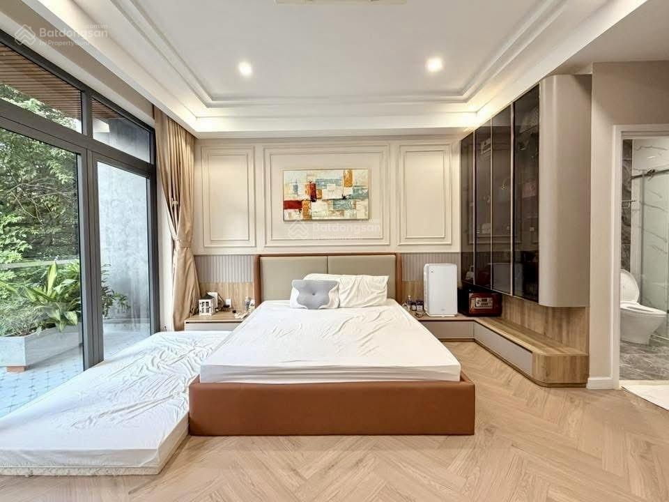 Khu biệt thự cao cấp nguyễn chí thanh 8 x 20 vuông vức  4 tầng thang máy nhập  5pn master garage