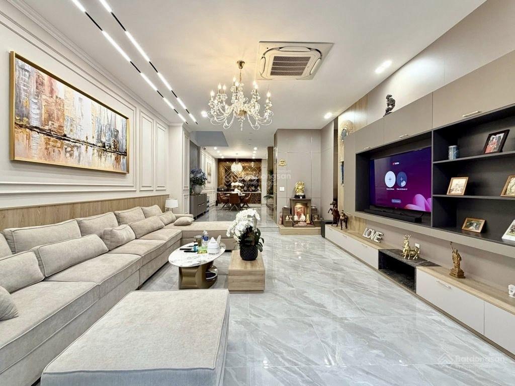 Khu biệt thự cao cấp nguyễn chí thanh 8 x 20 vuông vức  4 tầng thang máy nhập  5pn master garage