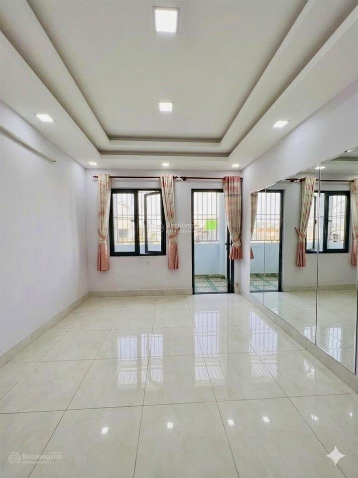 45m2 lê hồng phong đường 8m sạch đẹp  quận 10 chủ nhà thiện chí nhiệt bán 11 đồng hơn .