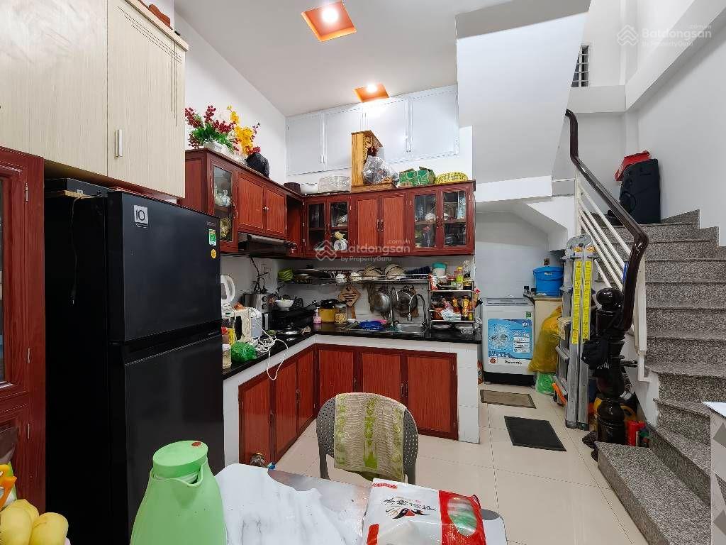 Siêu hiếm trung tâm 3 tháng 2  cách mặt tiền 20m hẻm 6m thông xe hơi 4,4 x 11 .