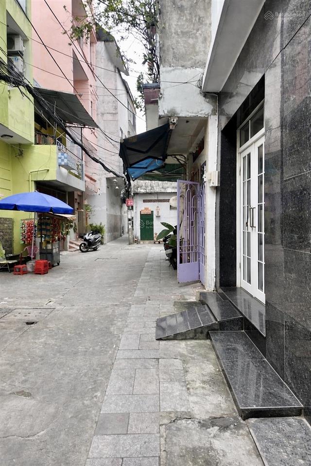 Siêu hiếm trung tâm 3 tháng 2  cách mặt tiền 20m hẻm 6m thông xe hơi 4,4 x 11 .