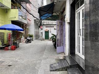 Siêu hiếm trung tâm 3 tháng 2  cách mặt tiền 20m hẻm 6m thông xe hơi 4,4 x 11 .